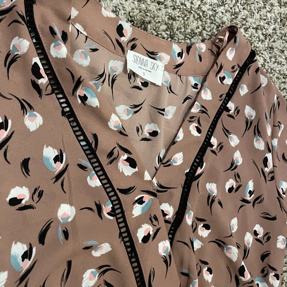 floral blouse size small v neck - Picture 2 of 4